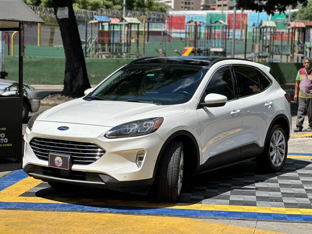 Ford Escape Titanium 2022 Blanco
