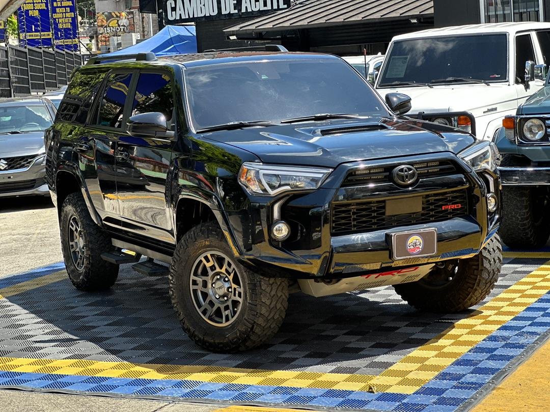 Toyota 4Runner Sr5 2021 Negro