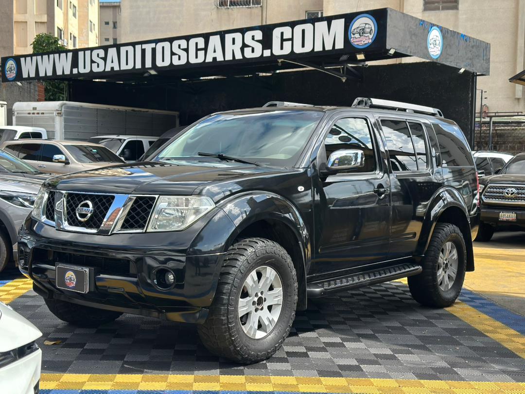 NISSAN PATHFIN 2006 Negra