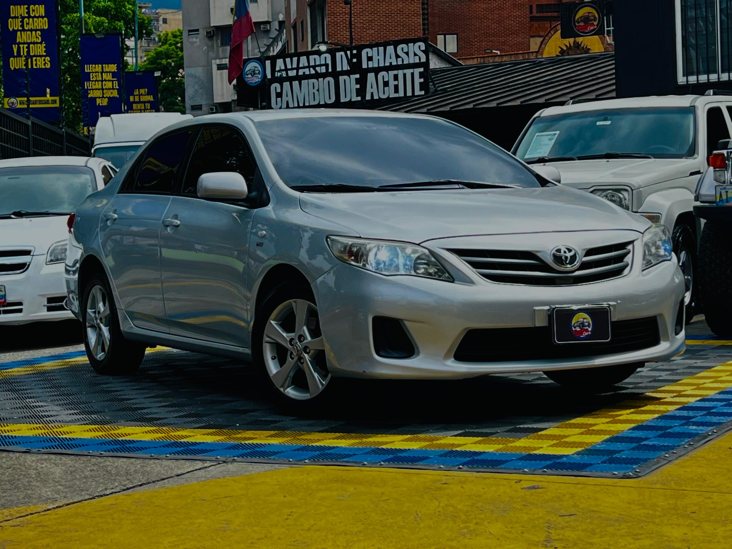 TOYOTA COROLLA 2013 Plata