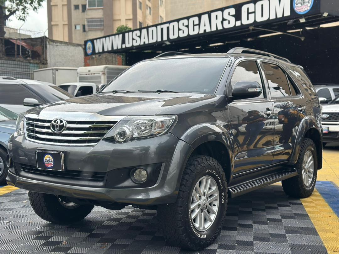 Toyota Fortuner Sr 2012 Gris