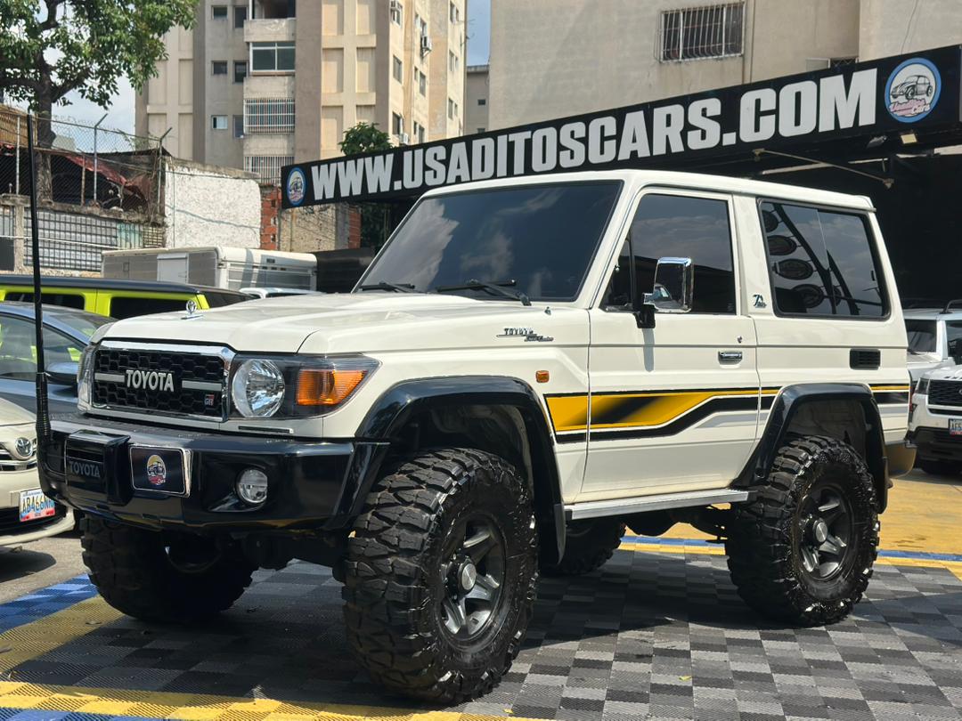 TOYOTA MACHITO 70TH ANIVERSAY 2022 BLANCO