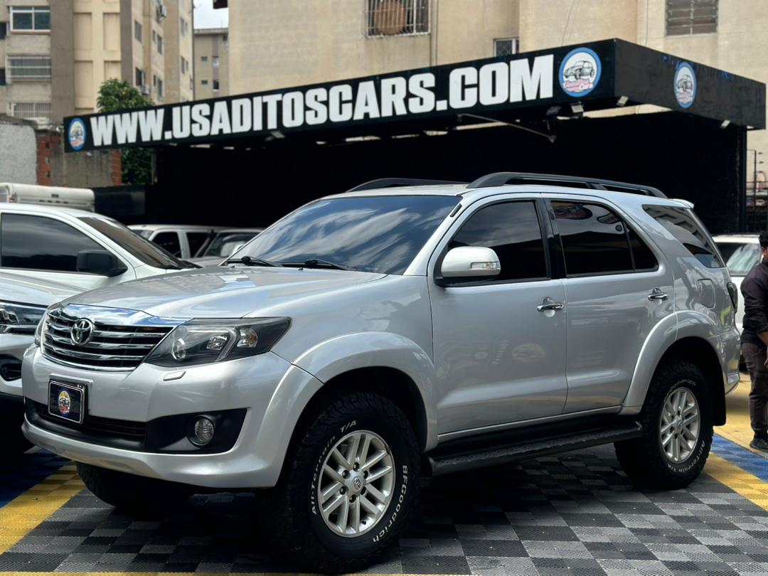 Toyota Fortuner SR 2012 Plata