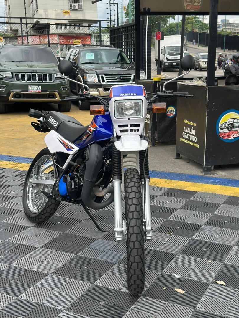 Yamaha DT 2025 Blanco/azul
