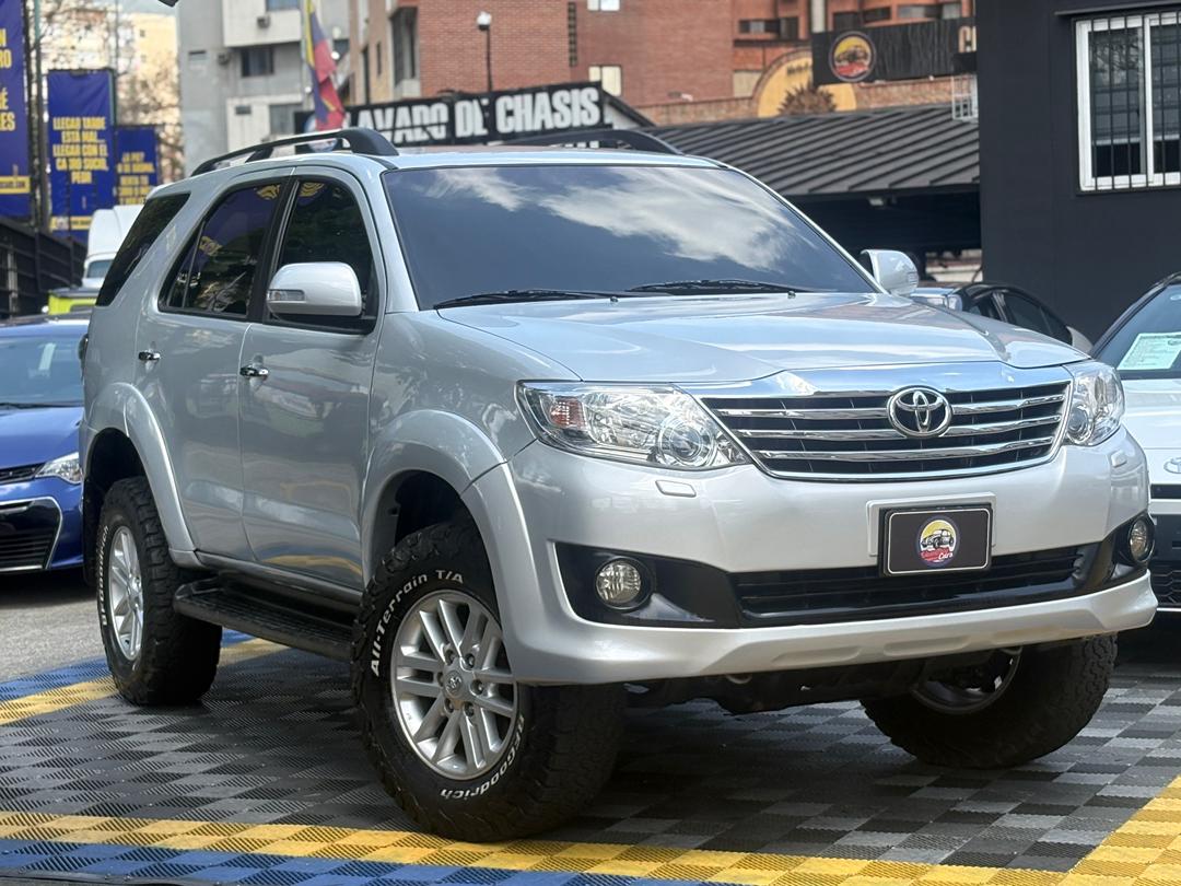 Toyota Fortuner Sr 2014 Plata