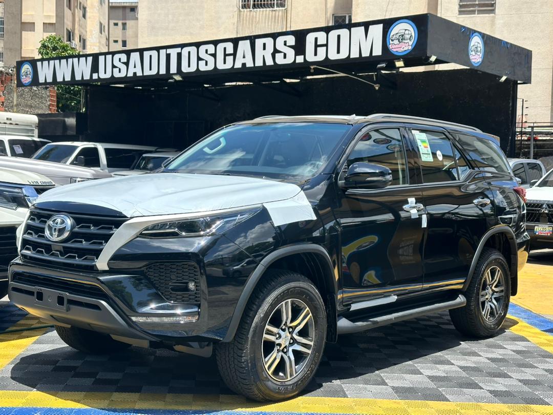 Toyota Fortuner dubai exr 2026 Negro