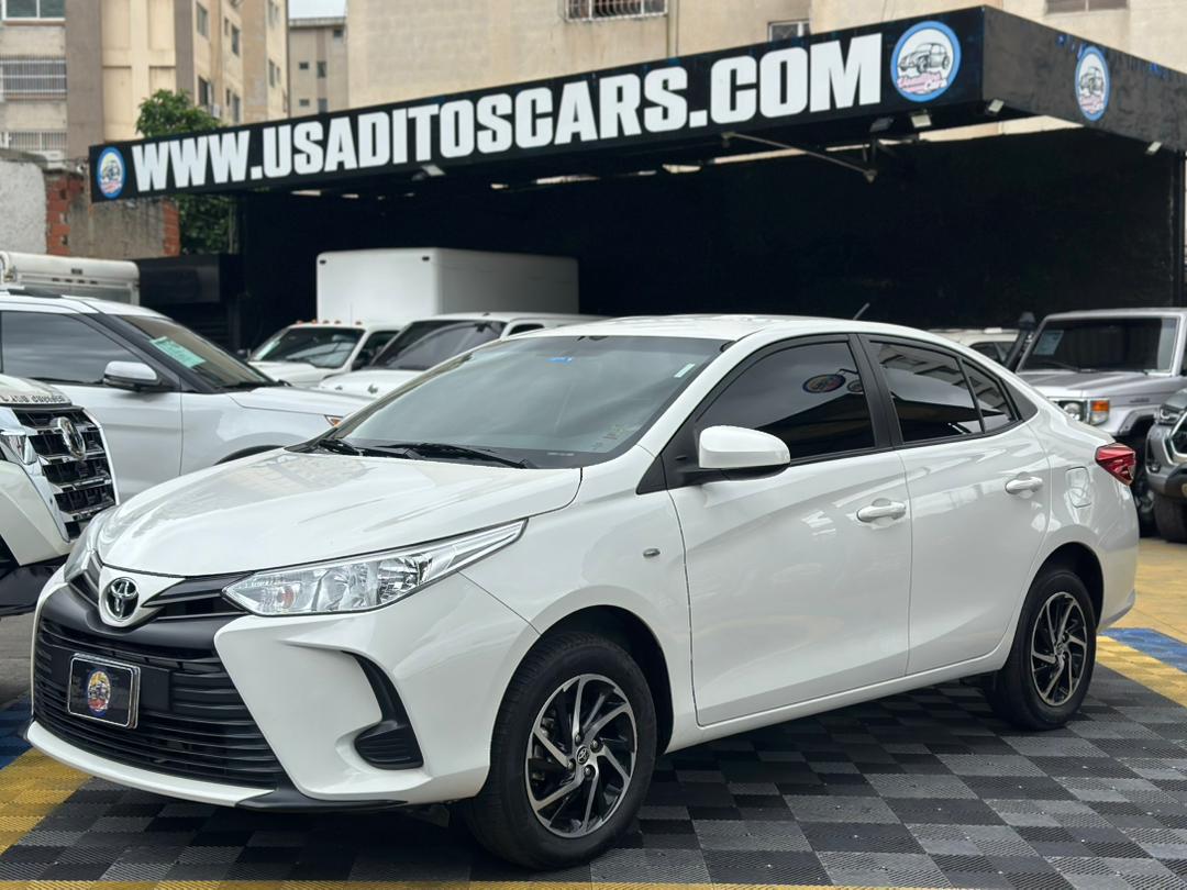 Toyota Yaris E 2021 Blanco