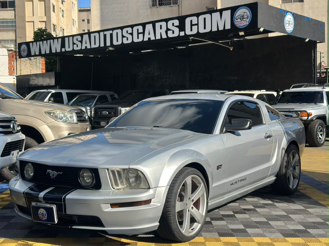 Ford Mustang gt 2007 Plata