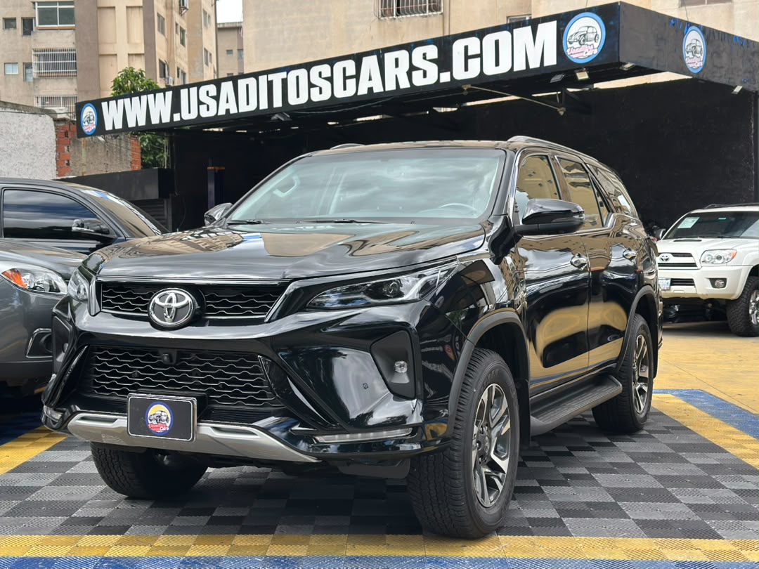 Toyota Fortuner dubai srx 2025 Negro