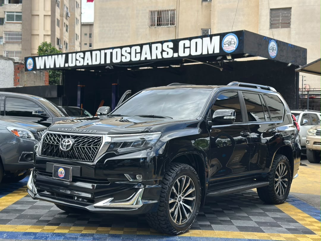 Toyota Prado vx 70th anniversary 2022 Negro