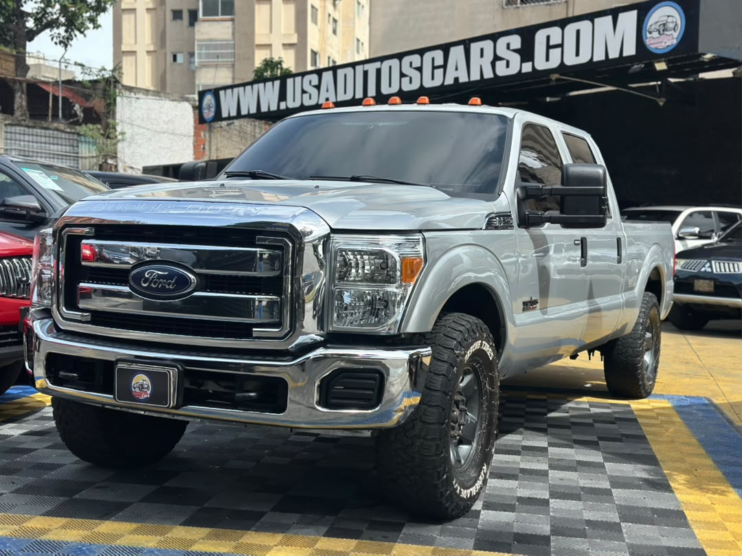 Ford Super duty lariat 2011 Plata
