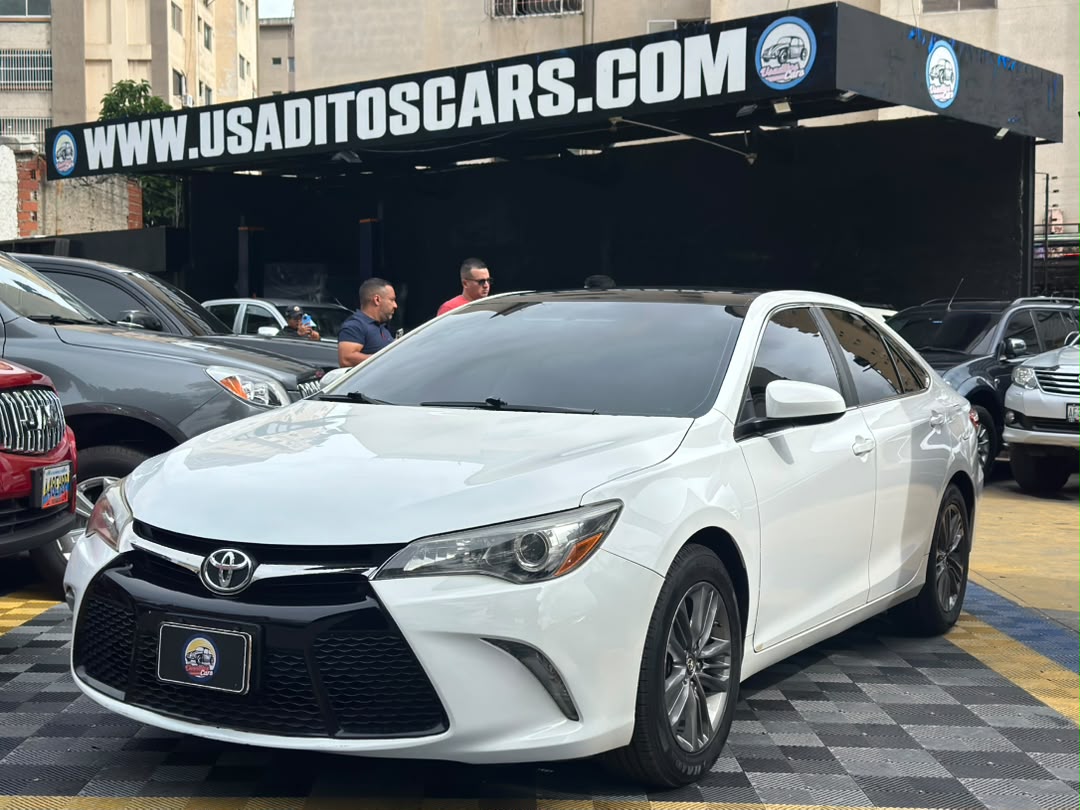 Toyota Camry se 2017 Blanco