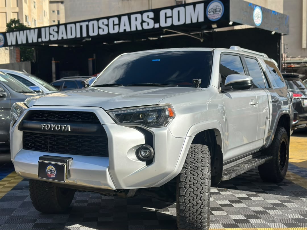 Toyota 4runner sr5 2022 Plata