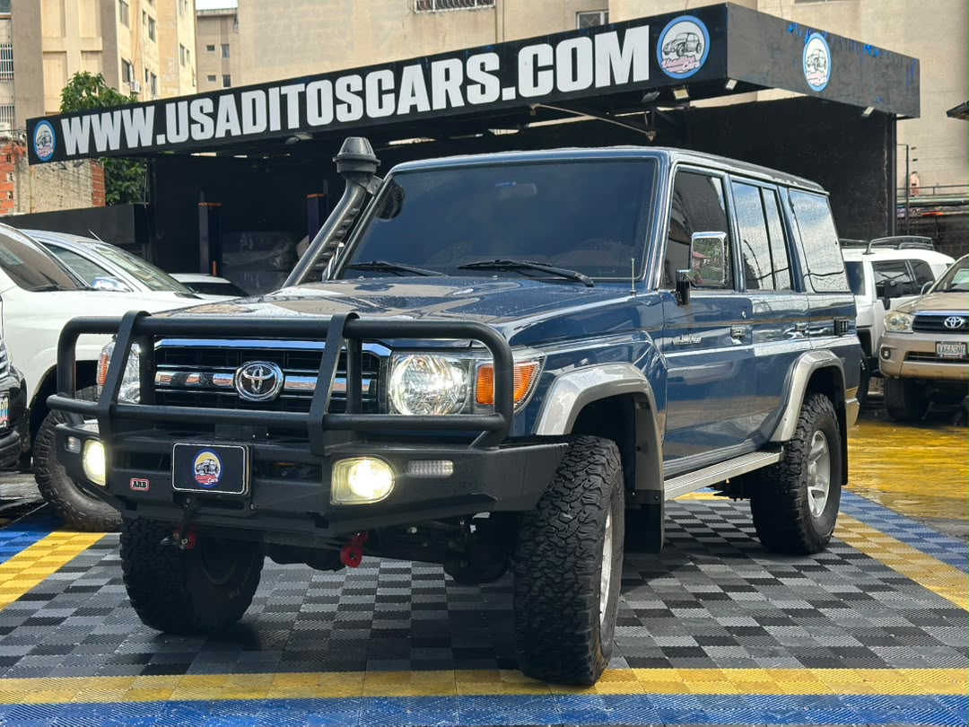 TOYOTA LAND CRUISER MACHITO 2023 AZUL