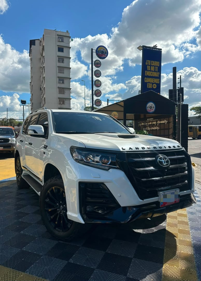 Toyota Prado Vx White Edition 2023 Blanco