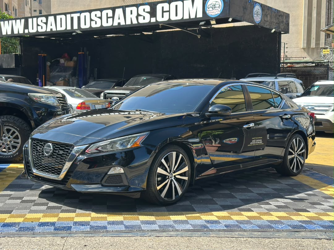 Nissan altima Sr 2022 Negro