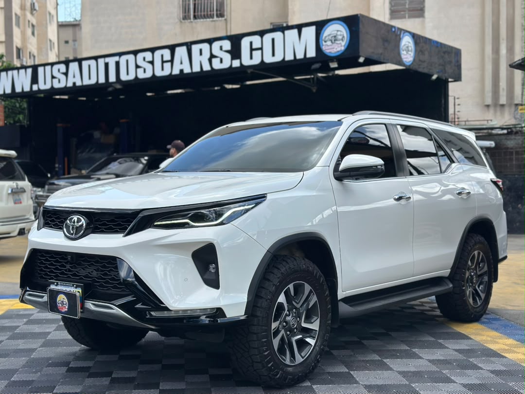Toyota Fortuner srx 2025 Blanco