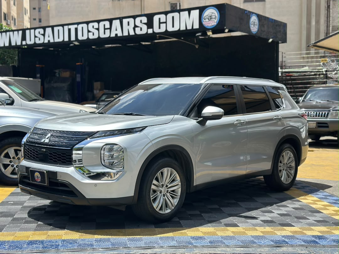 Mitsubishi Outlander 2024 Plata