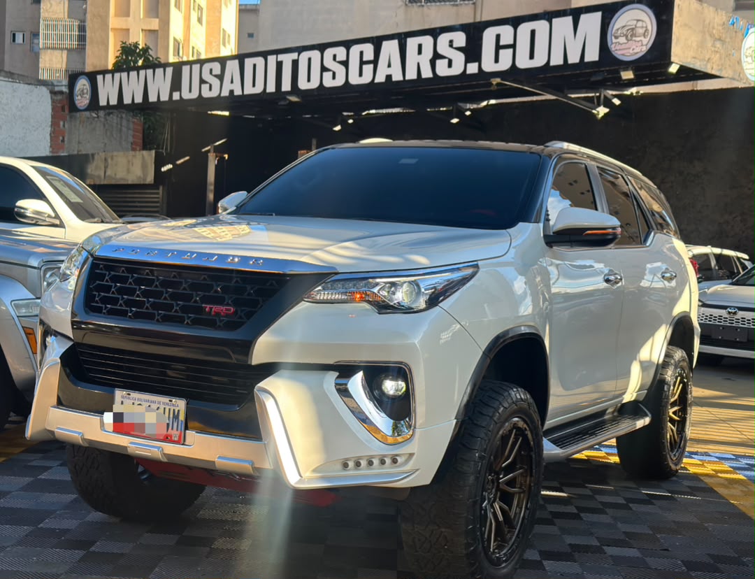 Toyota fortuner Dubai trd 2019 Blanco