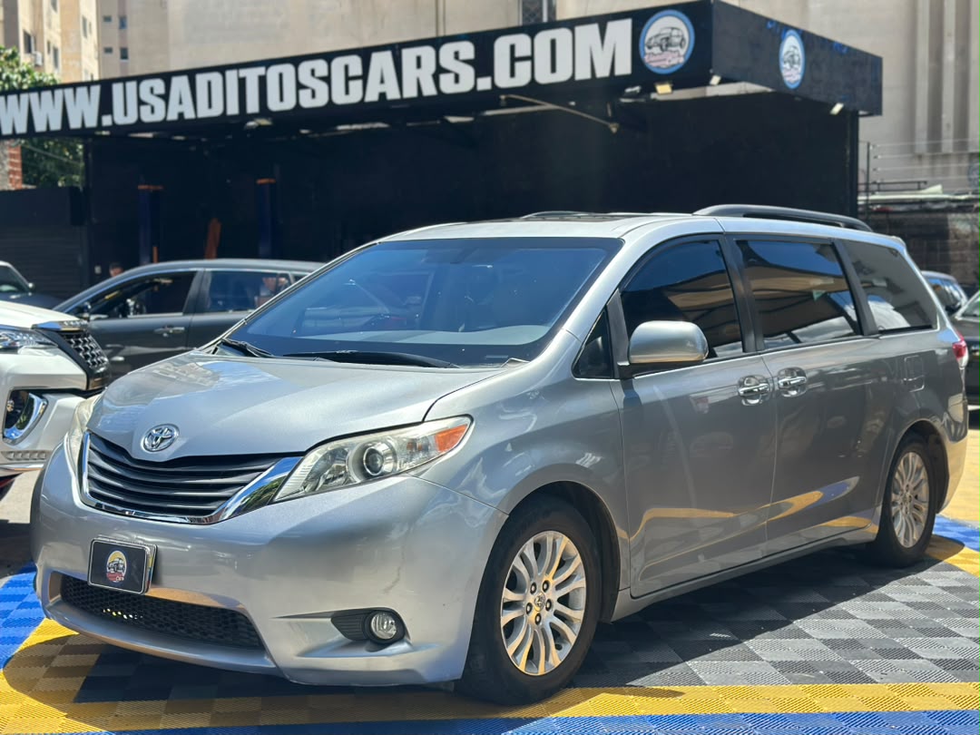 Toyota Sienna xle 2011 Plata